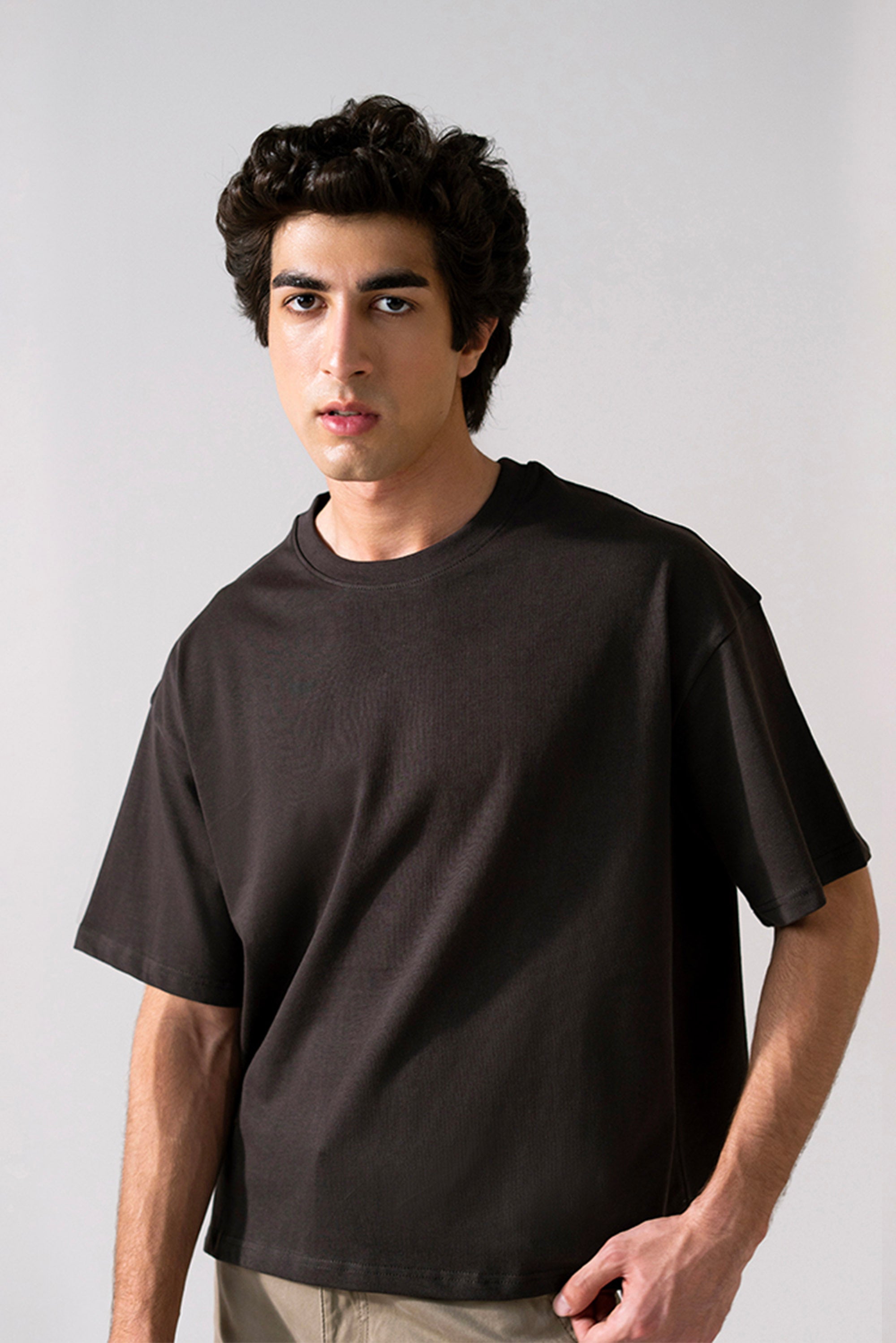 Black heavy weight cropped t-shirt shown in a styled fit, by SOLA Pakistan.