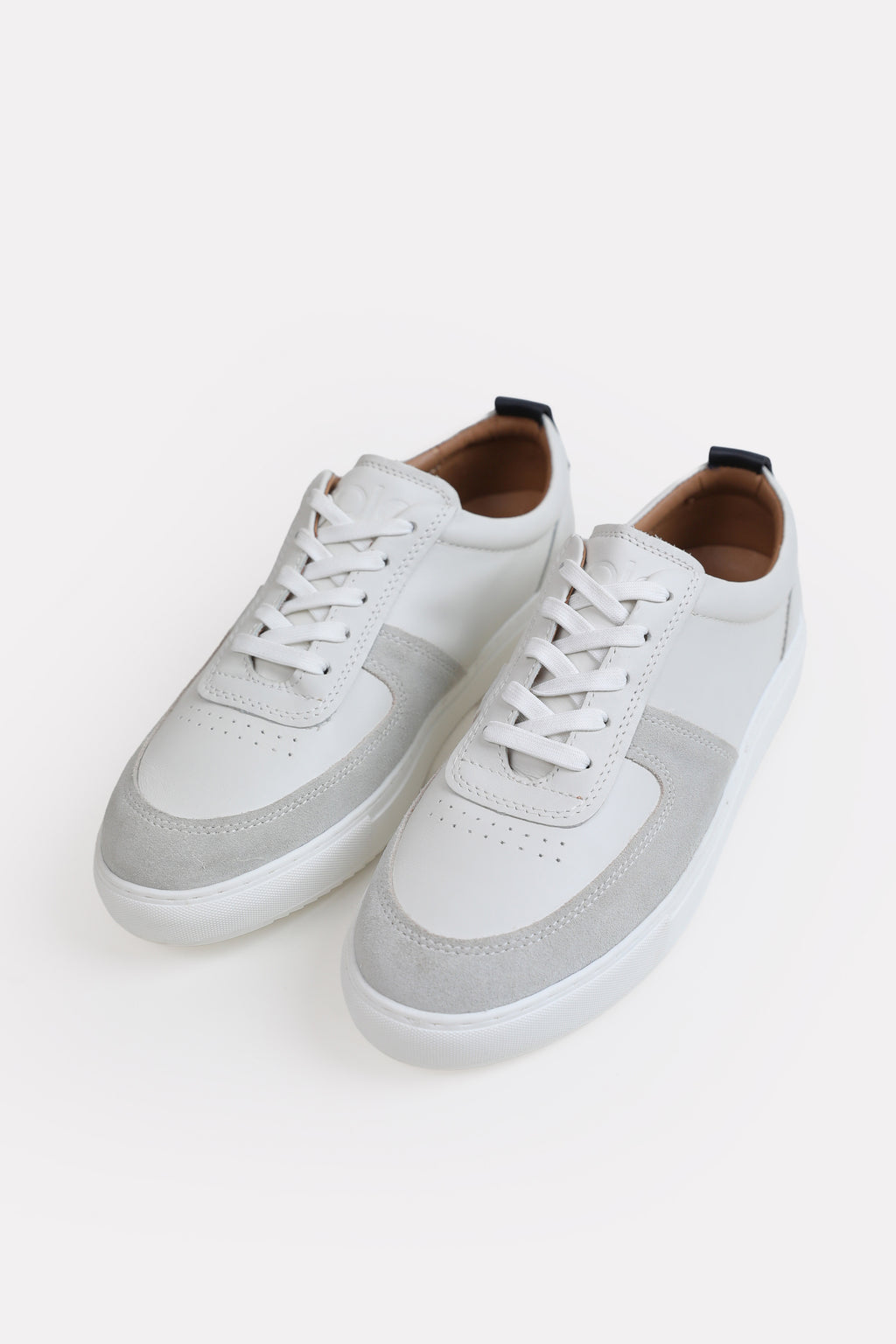 White classic leather trainer, full styled look, by SOLA Pakistan.