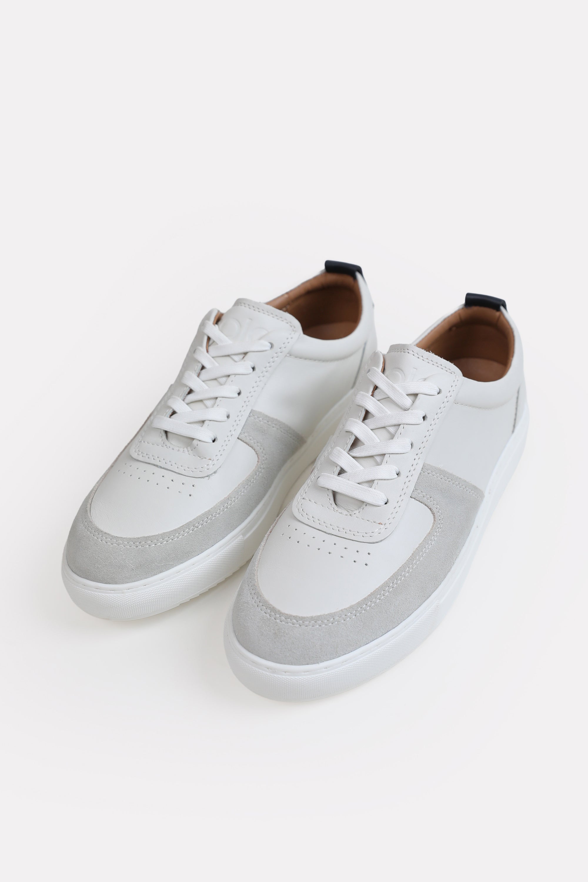 White classic leather trainer, full styled look, by SOLA Pakistan.