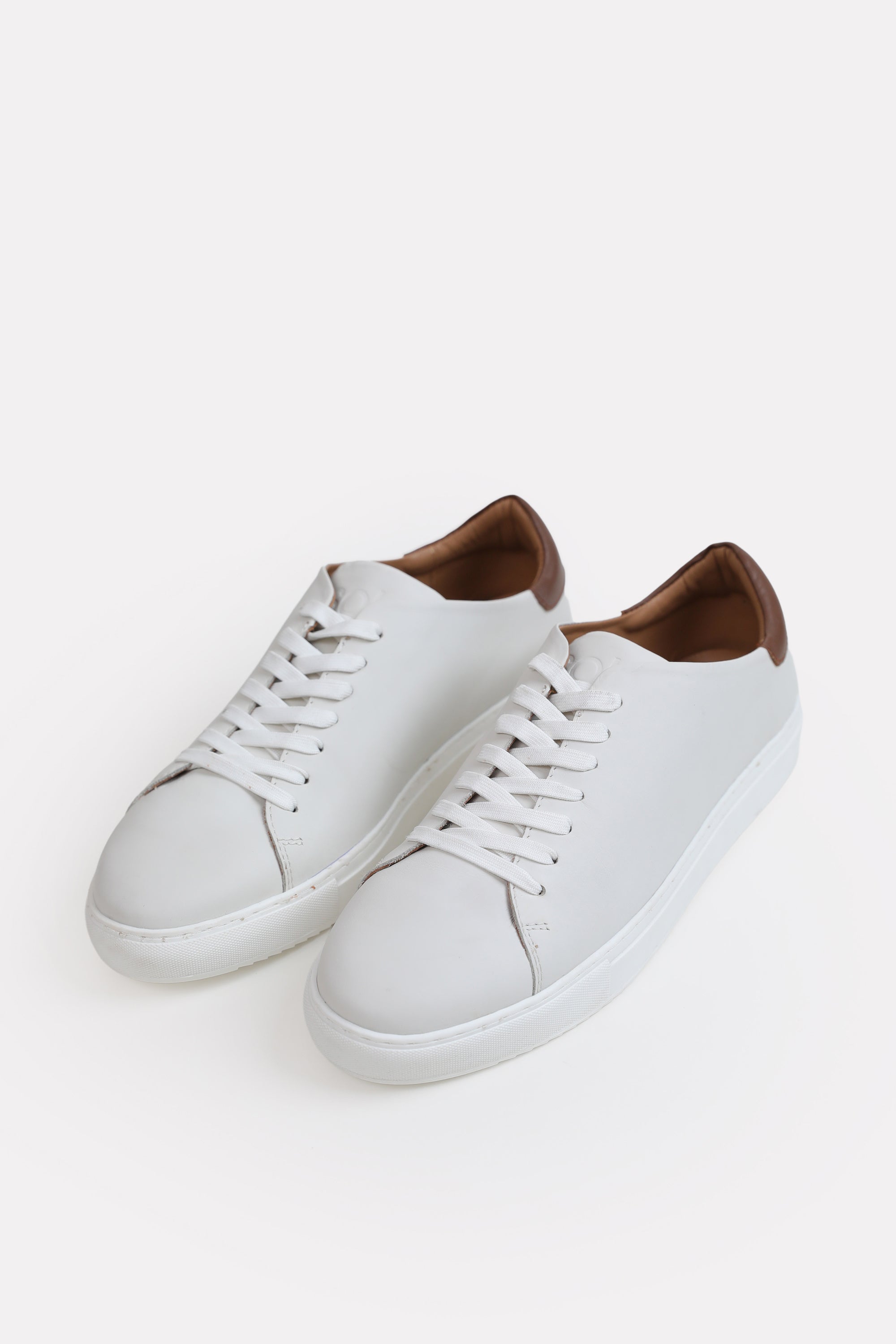 White leather trainers-detailed heel, full styled look, by SOLA Pakistan.