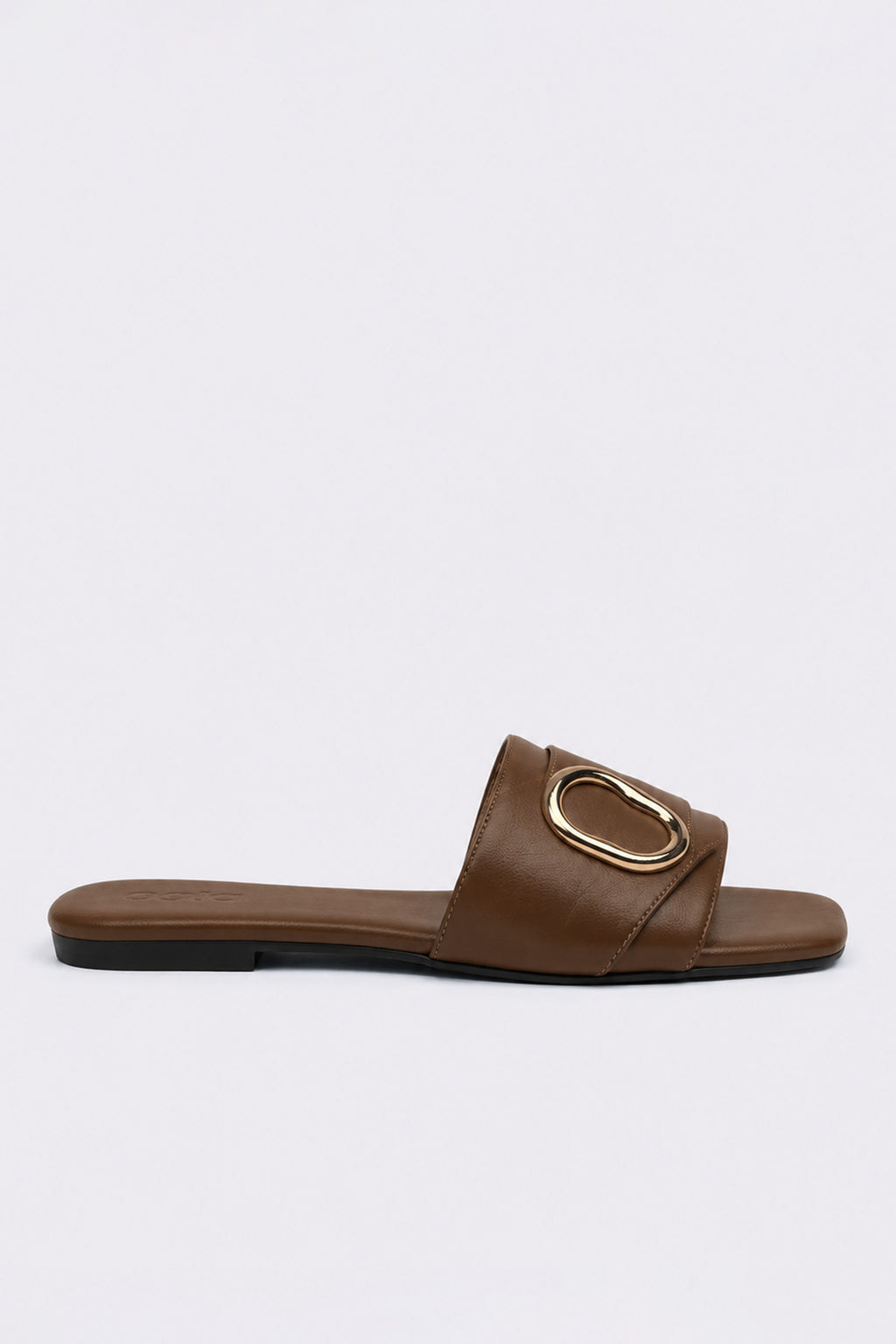 Oval Buckle Leather Sandals - Camel
