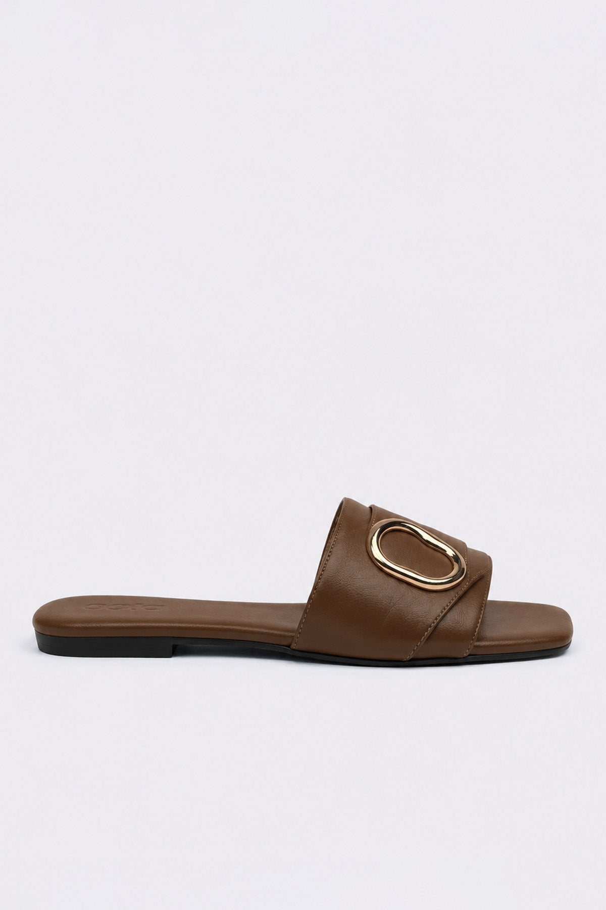 Oval Buckle Leather Sandals - Camel