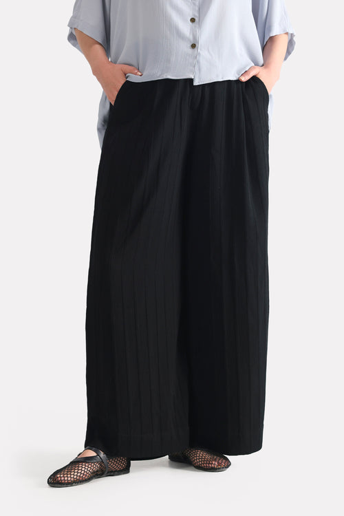 Black bubble georgette trouser, full styled look, by SOLA Pakistan.